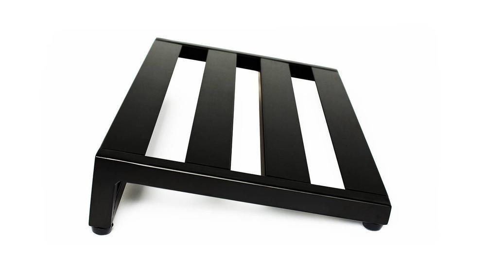 Pedaltrain Classic 1 with Tour Case - Pedaltrain - 4 Rails, 8&quot; Incline, Classic Series, Pedal Board w/ Tour Case, Tour Case, Width: 20&quot;-24&quot; - KO Music Marketing